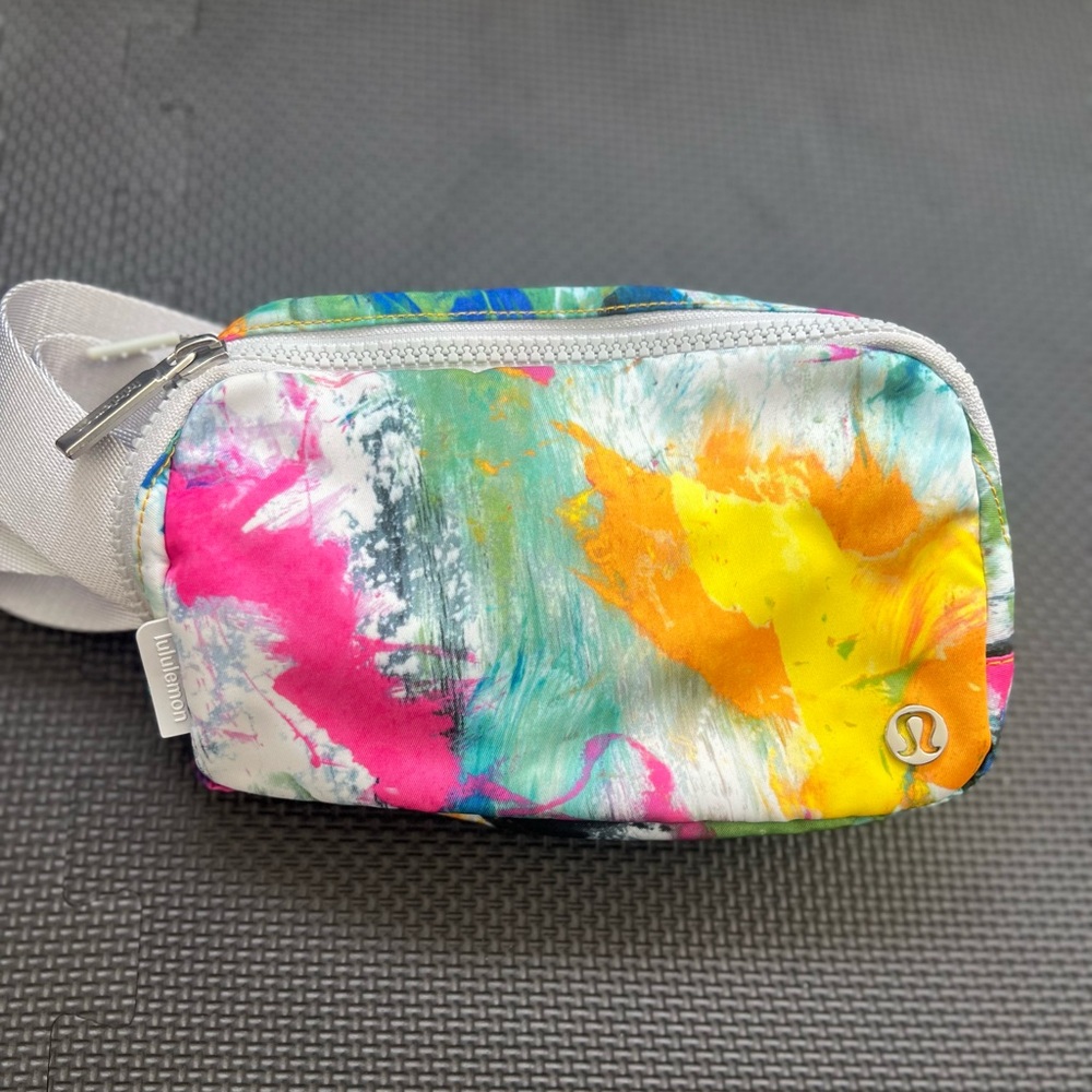Lululemon belt bag
